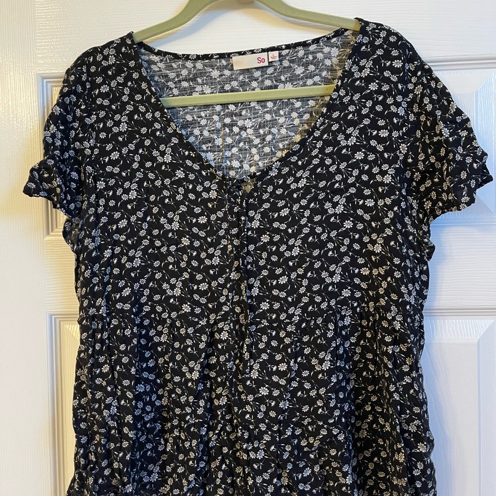 So Women's Black Floral Top